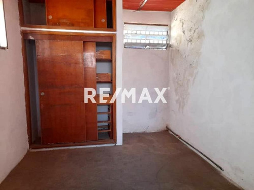 Re/max Acción - Local En Alquiler Ubicado En La Calle Purureche Precio De Oportunidad En Coro Estado Falcón