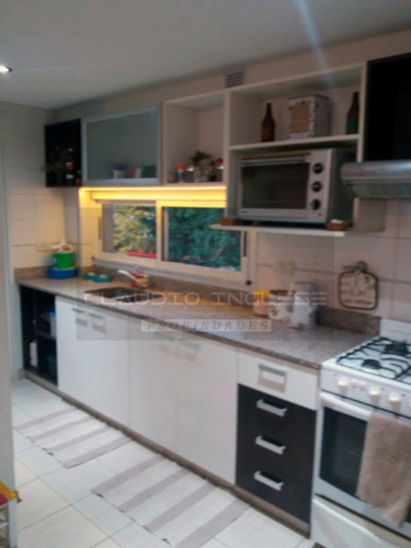 Imagen 4 de 9 de Departamento De 2 Amb Al Fte A Mts. De Av. Rivadavia En Ramos Mejía.