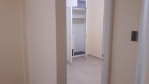 Imagen 3 de 10 de Departamento 2 Ambientes Lateral Luminoso Por Escalera Impecable Estado