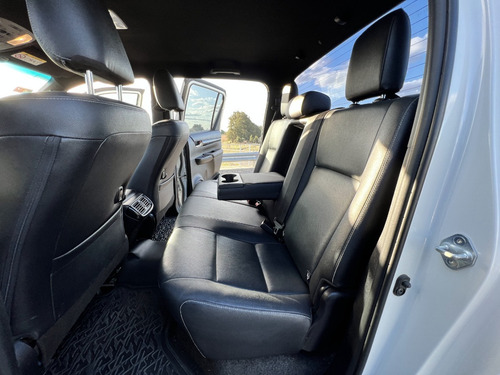 Imagen 9 de 15 de Toyota Hilux 2.8 Cd Srx 177cv 4x2