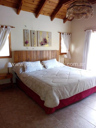 Casa Con Amplio Jardin En Altos De Manzano - La Angostura