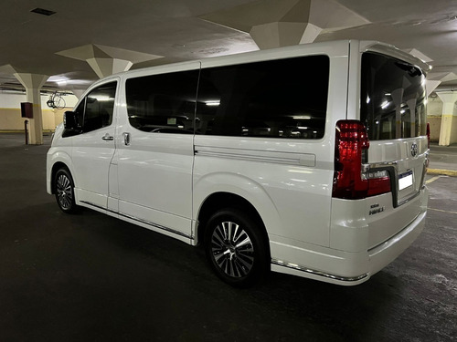 Imagen 7 de 16 de Toyota Hiace 2023 2.8 Tdi Wagon 6at 10a