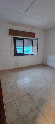 Alquiler Casa Al Fondo Totalmente Independiente 3 Dormitorios, Parrillero, 2 Patios Y Cochera.contacto De Lunes A Viernes De 10 A 18 Horas