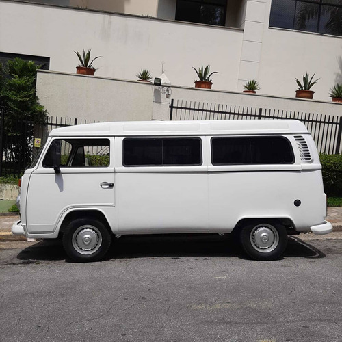 Volkswagen Kombi 2012 1.4 Lotação 12 Lugares