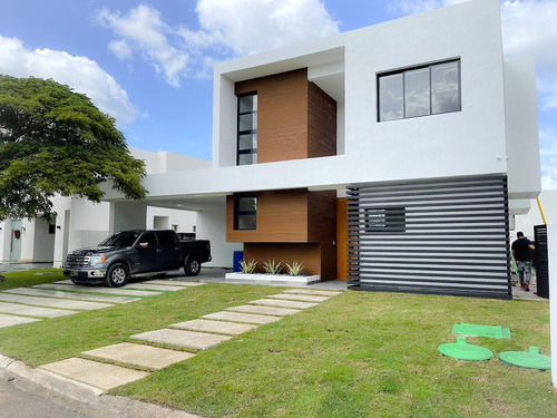 Viviendo En Grande: Casa En Proyecto Cerrado En Los Samanes