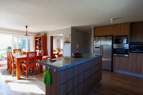 Se Vende Casa Con Vista Al Rio En Excelente Sector