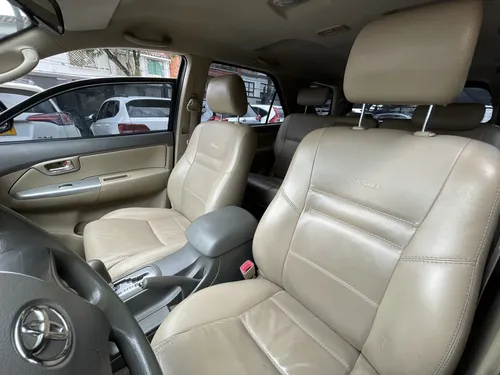 Toyota Fortuner 2.7L AT 2700CC 4X2