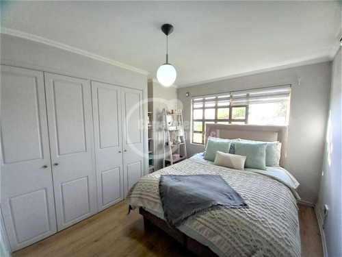 Casa En Venta De 5 Dorm. En La Florida