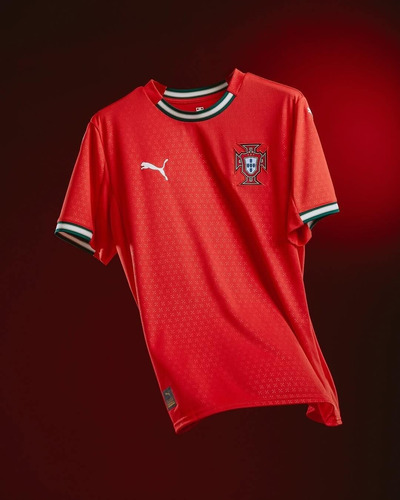 Camisa Portugal Home 24/25 C. Ronaldo 7 Torcedor