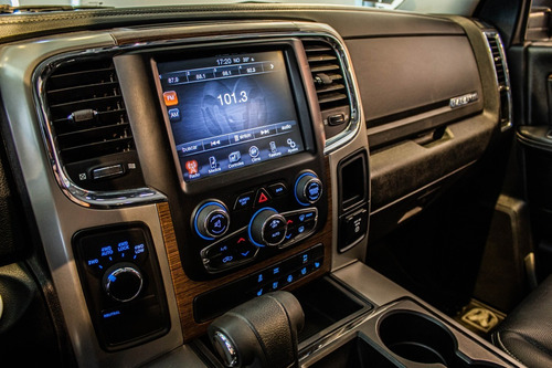 Imagen 14 de 24 de Ram 1500 5.7 V8 Laramie 4x4 2015 Negro