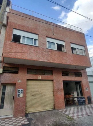 Vendo Ph Con Casa En 1° Piso, Terraza Y Locales 