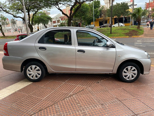Imagen 2 de 18 de Toyota Etios X 1.5 2019
