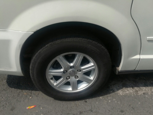 Imagen 6 de 15 de Chrysler Town & Country 2012 3.6 Lx Mt