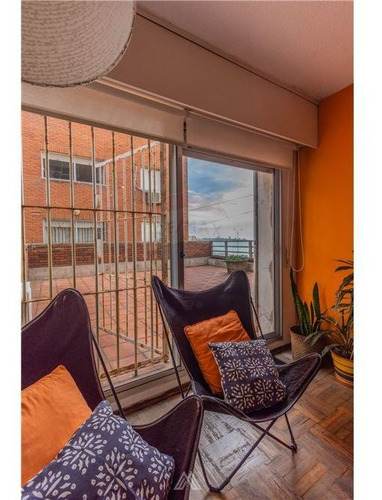 Venta Apto 2 Dorm. C/ Patio Y Garage, Ciudad Vieja
