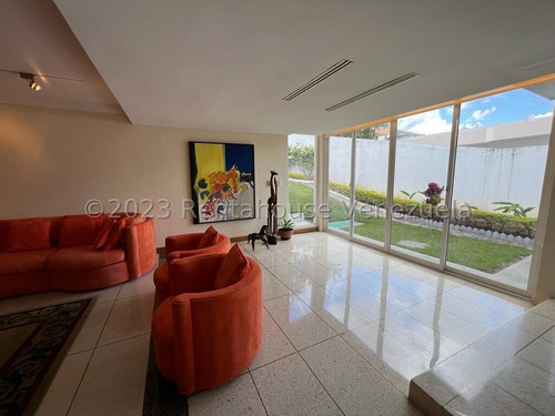 Ss: Vende Casa 23-19071 En Prados Del Este De 640 M2, 6h/6b/5pe