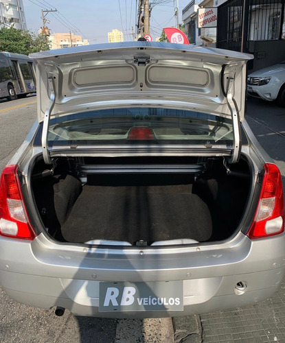 Renault Logan 1.6 16v Privilège Hi-flex 4p