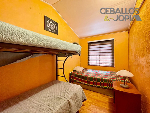 Casa En Venta De 4 Dorm. En Olmué