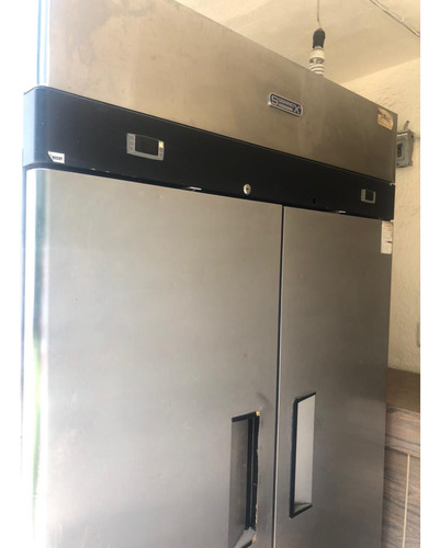 Refrigerador Con Congelador Industrial Marca Sobrino X Plateado