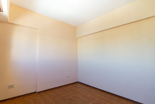 Venta. Dos Ambientes Con Balcon Y Lavadero. Villa Crespo