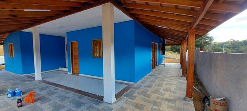 Imagem 7 de 14 de 1.000 M², 03 Dormitórios, Churrasquiera E Piscina !!