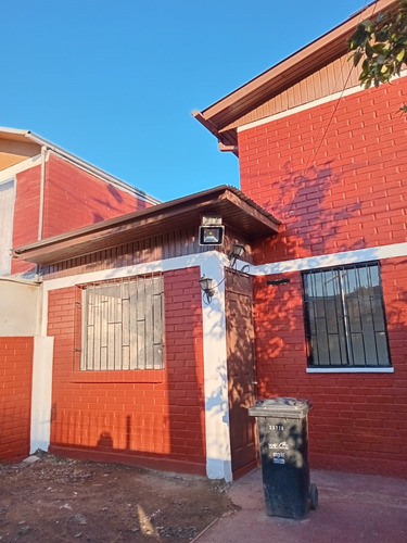 Casa Dos Pisos Con Excelente Ubicación *se Acepta Subsidio