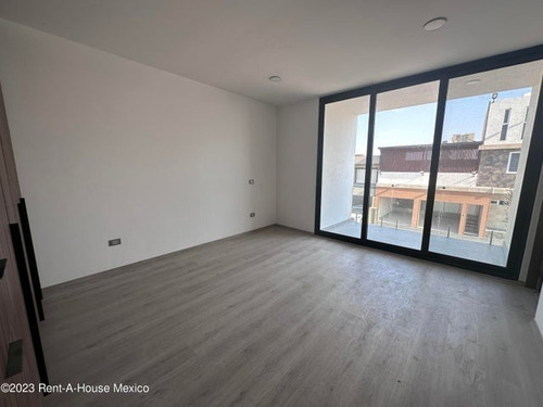 Imagen 11 de 18 de Casa A Estrenar En La Vista Con 4 Recamaras Y Roof Garden Equipado Con Baño Y Salón. Cuarto De Servicio Rcs