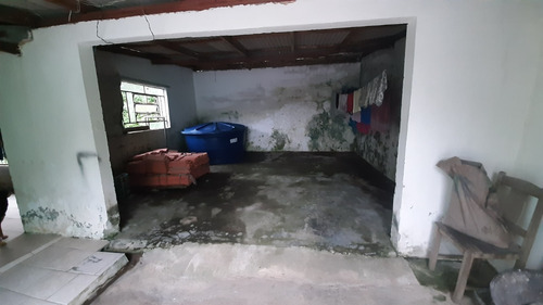 Casa Com Aprox. 250mts, 3 Quartos, 2 Salas, Cozinha, Banheiro, Área De Serviço Com Fogão A Lenha, Churrasqueira E Garagem