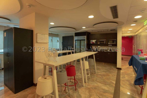 Amplia Oficina En Venta Las Mercedes.tipo Ph, 623 M2,actualizada ,amoblada. Son 15 Despachos, Salas Reuniones, Area De Cocina Y Comedor,24 Puestos De Estac. Seguridad Ingreso Garita . 25-2576gm