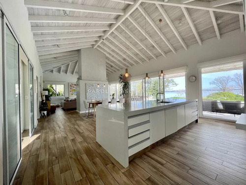 Casa En Venta De 4 Dormitorios En Laguna Del Sauce, Punta Del Este.