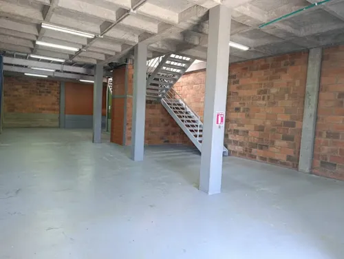 Bodegas En Arriendo Aeropuerto 643-7345178