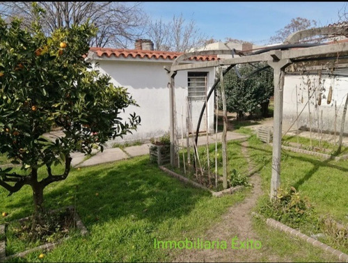Se Vende Chalet En Nvo Paris. 2.097mts Terreno, 390 M2 Const