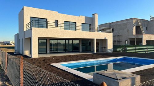 Casa En Venta En Riberas, Puertos, Escobar