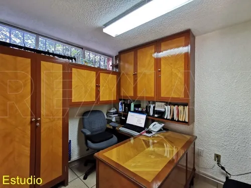 Casa De 215m2t / 347m2c / 4r / 3.5b / 1a / Vigilancia