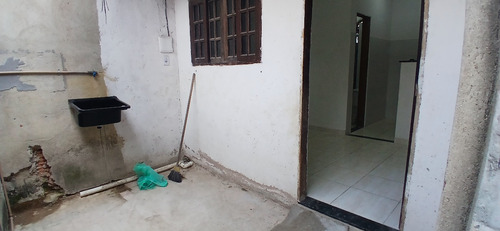 Kitinet De Laje Podendo Construir Em Cima. Pequeno Quintal