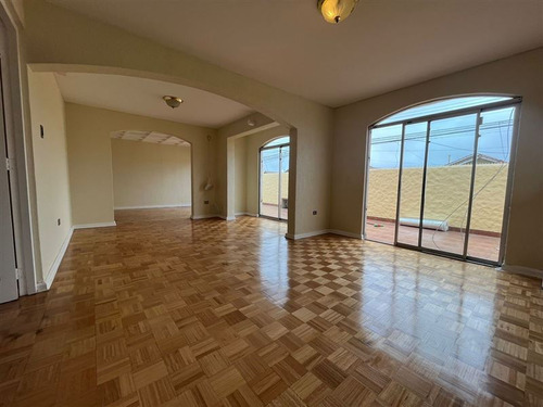 Casa En Venta De 5 Dorm. En La Serena