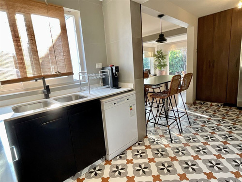 Casa En Venta De 4 Dorm. En Las Condes