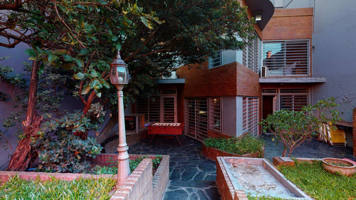Excelente Casa 5 Ambientes Con Parque En Flores