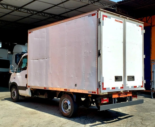 Iveco Daily 35s14 - 2015 (caminhonete)