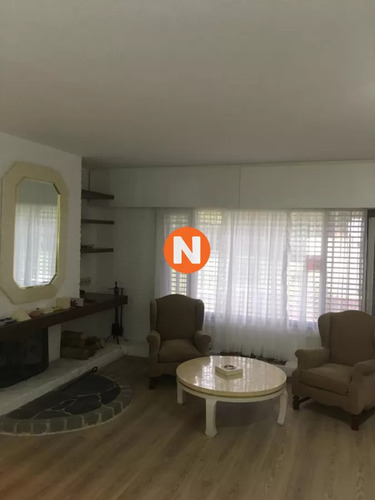 Residencia En Venta A Metros Del Mar En Solanas