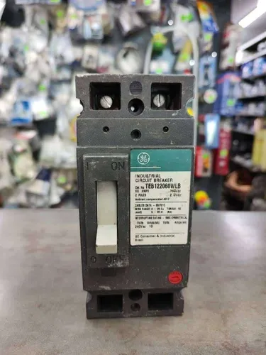 Breaker Dos Polos 60 Amps 220v. (Usado)