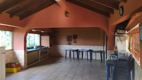 Imagen 8 de 16 de Se Vende En Oportunidad Hermosa Y Muy Acogedora Casa Sector El Naranjal Cerca Lomas De Monteclaro San Josè De Los Altos De 1000mts2 De Terreno Y 196mts2 De Const. Inf. M.fda. Varela. 0424-1045413