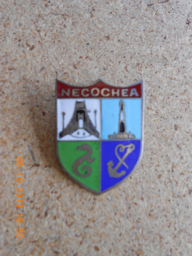 Antiguo Prendedor Con Heraldica De Necochea - Esmaltado