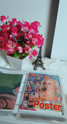 Britney Spears Pasta Com Matérias De Revistas (completa)