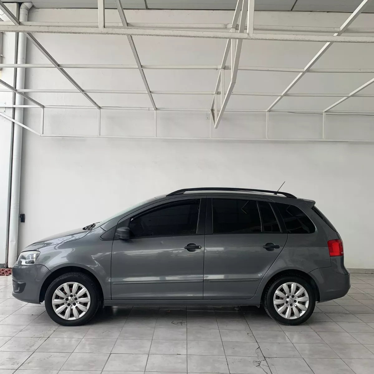 Volkswagen Suran 1.6 Comfortline 101cv