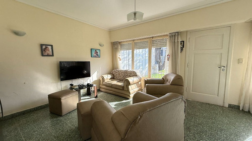 Venta En Block Casa 3 Amb+2 Deptos. Bosque Alegre