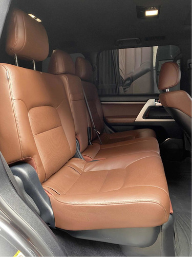 Imagen 10 de 13 de Toyota Land Cruiser 200