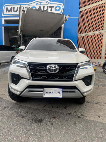 Imagen 2 de 11 de Toyota Fortuner Vx
