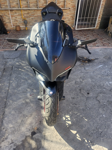 Ducati Panigale 899 V2