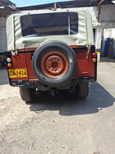 Land Rover Santana 2.4