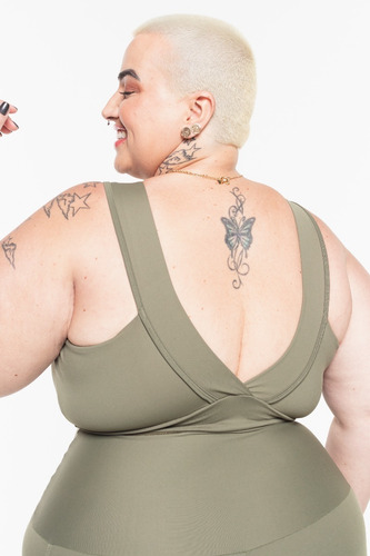 Imagem 8 de 10 de Top Plus Size Média Sust. V Emana® Wonder Size Verde
